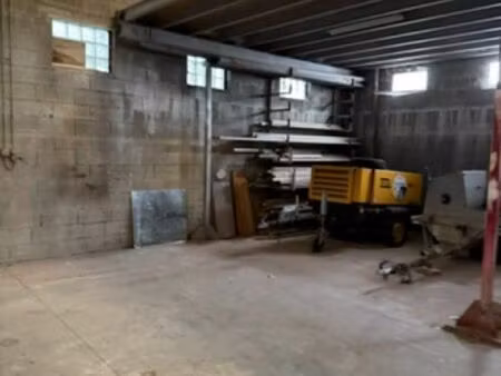 local dépôt hangar 600 m2