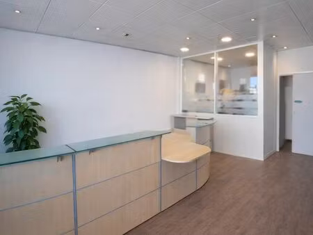 local commercial 81 m² auray