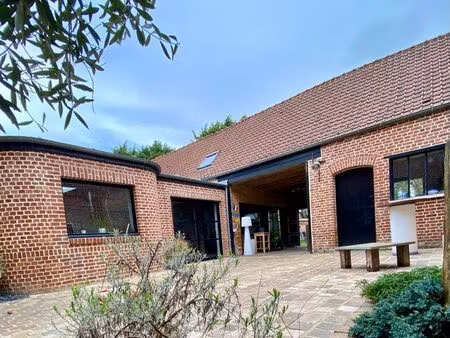 maison de ville de caractère  7 pièces 175m² sur 2400 m2 de terrain arboré