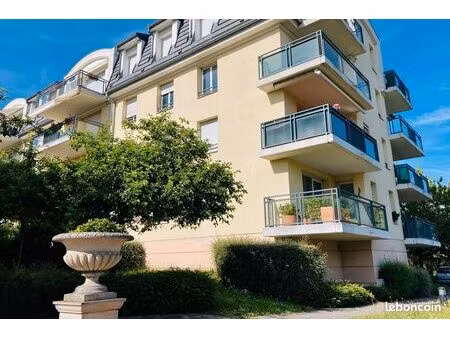 appartement t2 grand balcon dans résidence arborée