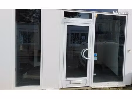 local commercial 23 m2 proche préfecture +dépendance