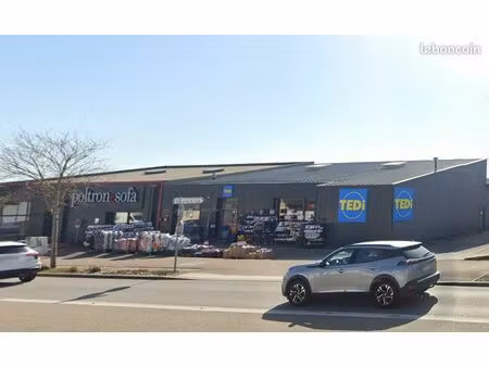 local 750 m² lorient