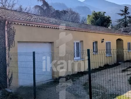 maison avec terrasses et garage