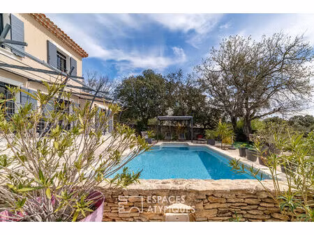 bastide contemporaine avec piscine et vue