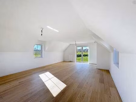 maison neuve dans un cadre verdoyant et paisible