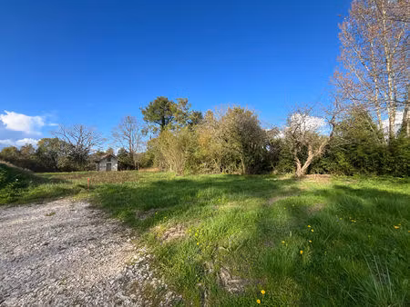 secteur castelmoron-sur-lot  terrain à bâtir de 1083m2  plat  dans un environnement calme 