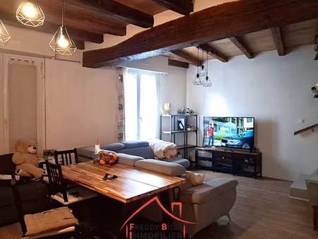 immeuble composé de 2 appartements : un t3 loué et un t2 à r