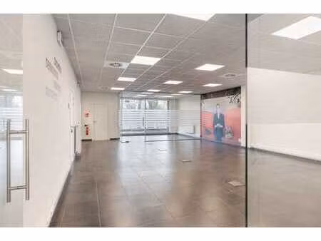 espace de bureau avec vue sur le parc hansens.