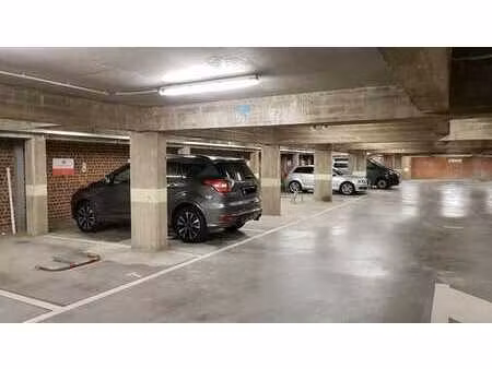 emplacement de parking interieur 1v et securise