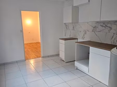 maison 100 m² – 3 chambres – terrasse 40 m² – dpe c – cuisine meublée - centre elbeuf