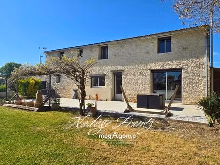 nantillé (17770) – maison charentaise rénovée avec garage  spa et jardin