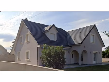 a 10 minutes d'arc sur tille et 5 minutes de mirebeau sur bè