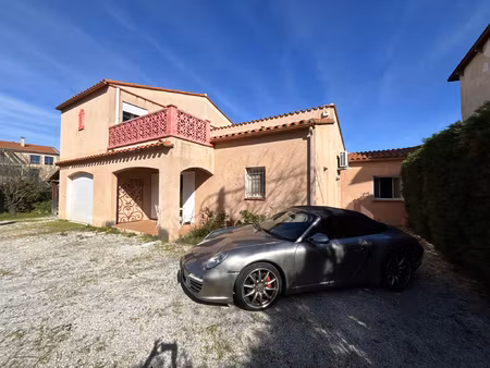 villa 4 faces avec piscine