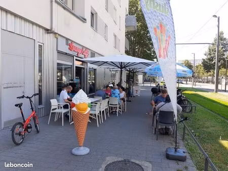 emplacement n°1 - loyer 800 - terrasse zone piétonne