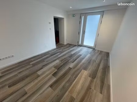 bureau dans local à partager