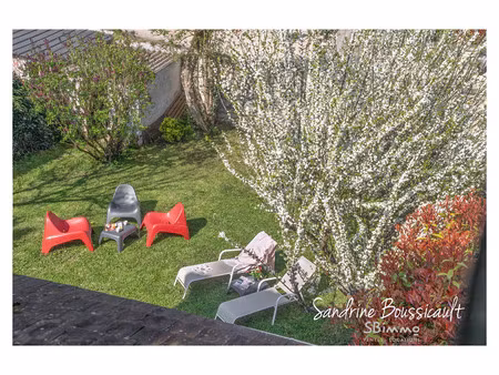 a proximité immédiate de saint-germain-en-laye  de son rer  de ses écoles réputées et de s