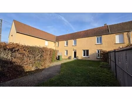 maison en copropriété de 122m² avec jardin et place de parking à longnes !