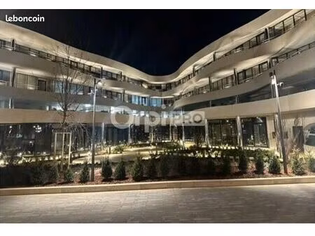 local d'activité 90 m²