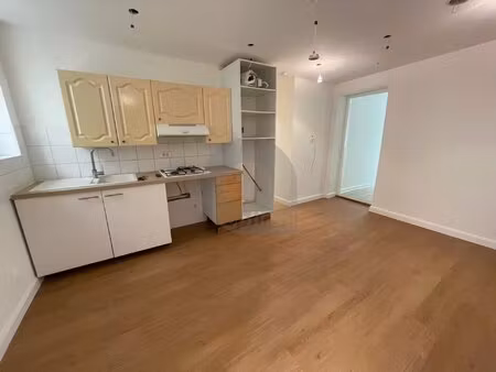 deux pieces a louer - village de castellar