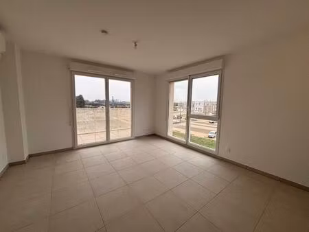 t1 neuf meublé avec balcon et parking à monteux