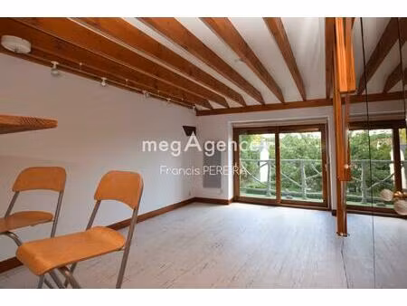 studio + mezzanine  avec balcon et une place de parking
