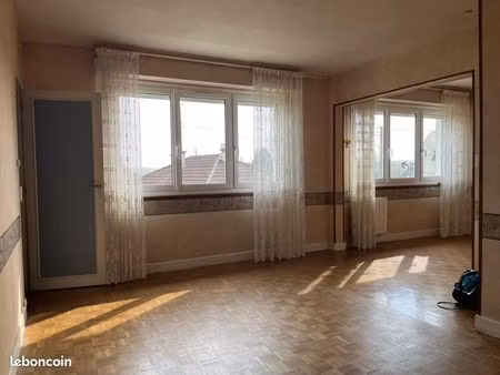 appartement proche commerces | 67 m² | garage et cave