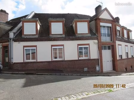 a louer à neufchatel-en-bray appartement f2 renove au rez-de-chaussee avec cave  garage et