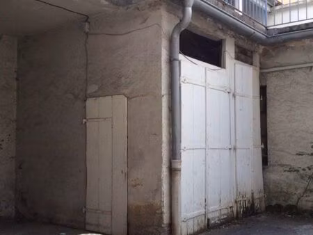 petit local fermé (9m2) pour outils ou vélos