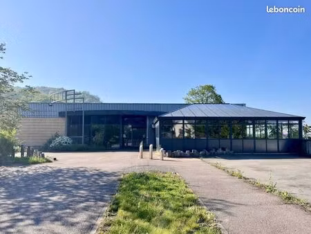 local commercial 700 m²