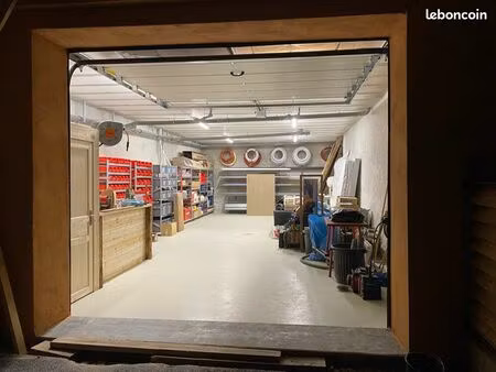 local dépot entrepôt garage de stockage