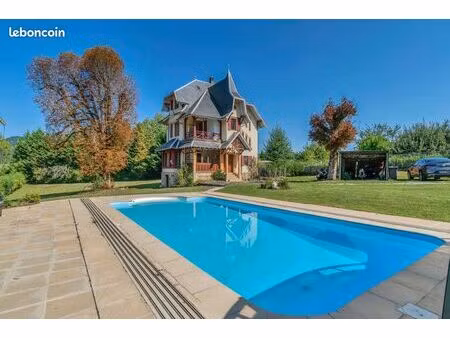 maison de caractère avec piscine – terrain 3 800 m² – alby-sur-chéran