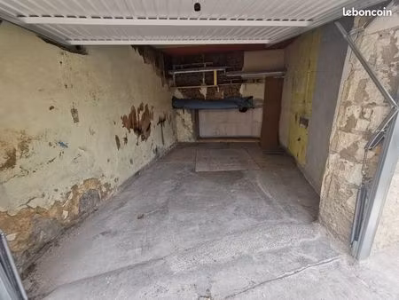 parking/box 11 m² avignon