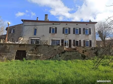 maison 7 pièces 240 m²