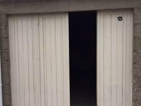 vends garage fermé de 17m2 facile d'accès
