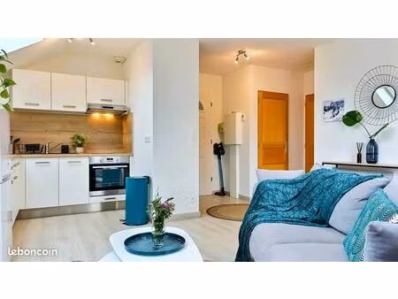 t2 40m² meublé/résidence calme/abri voiture et place de parking