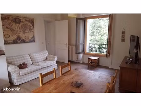 grand f2 meublé dans le parc thermal