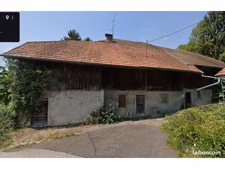 batiment type ferme avec beaucoup de caractère