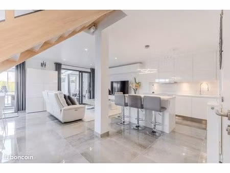 maison moderne 3 chambres et piscine proche val d'europe