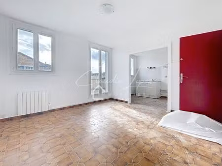 studio avec grande terrasse