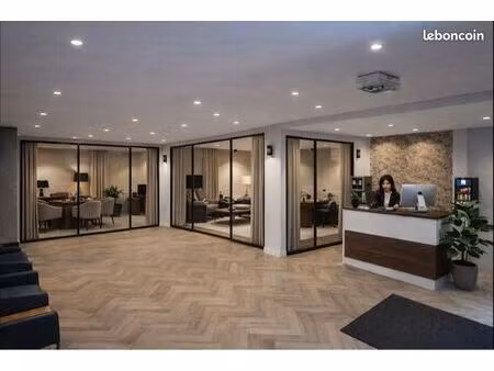 bureau à louer à la journée ou au mois