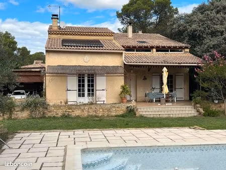 jolie maison familiale massif d'uchaux