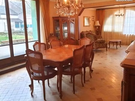 maison individuelle de village   avec jardin et garage