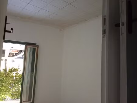 location | local commercial | 11 m² | cadenet