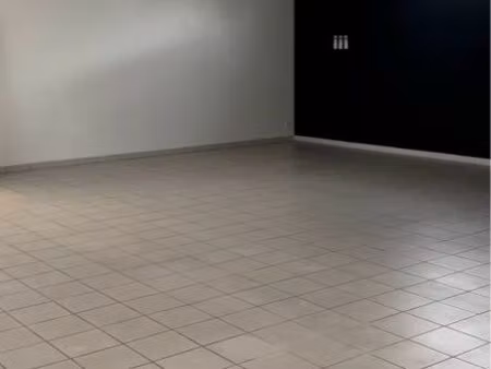 local 200m2 bureaux + entrepôt monteux