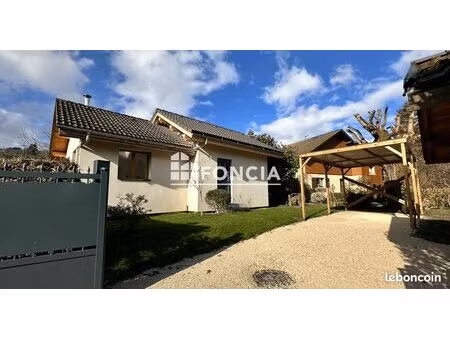 belle propriété comprenant une maison avec annexe indépendante de 2025 à proximité du lac 