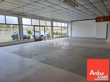 local commercial 700 m² les ormes