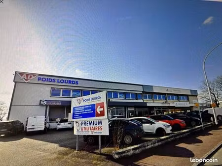 local commercial 305 m²