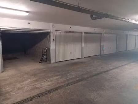 location garage box et parking à la baule-escoublac gare-grand clos (44500) : à louer / 18