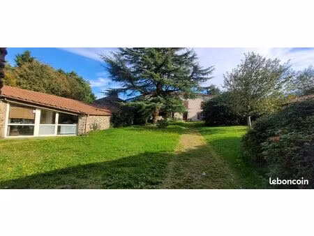 domaine atypique en vendée - logis du 16ème siècle