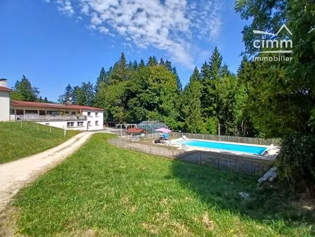 montaud (38210) maison/appartement avec piscine et grand terrain